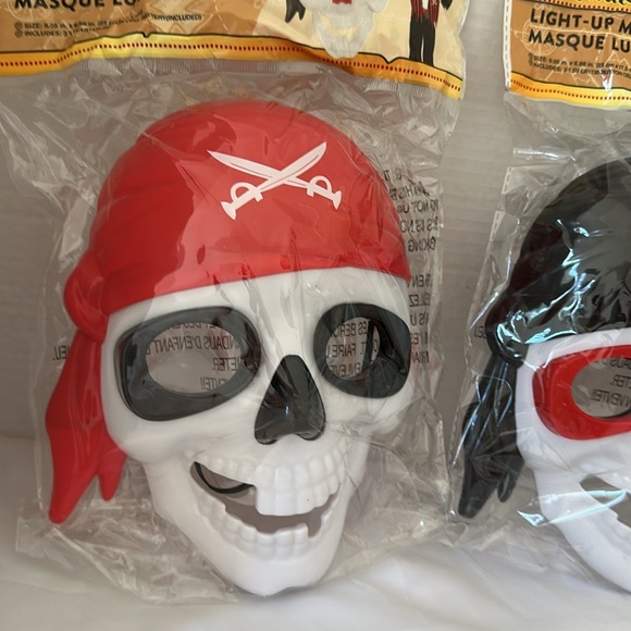 Kids Pirate Skull Halloween Mask Thick Plastic Light Up Eyes Set of 2 Costume - Picture 2 of 14